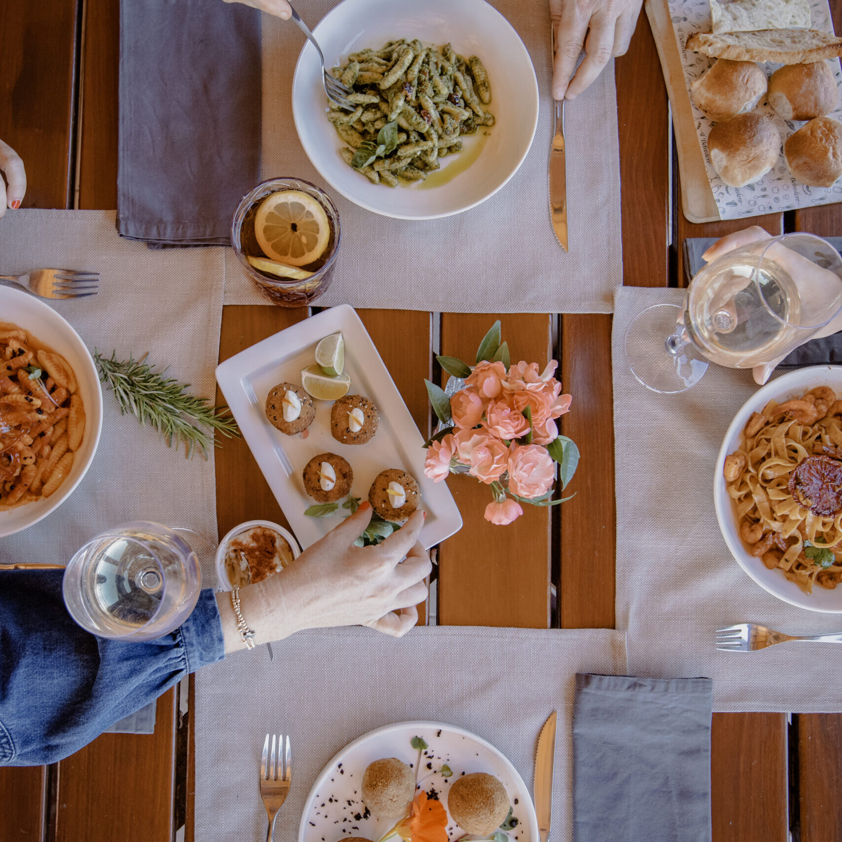 RESTAURANTE Y CASA DE TE